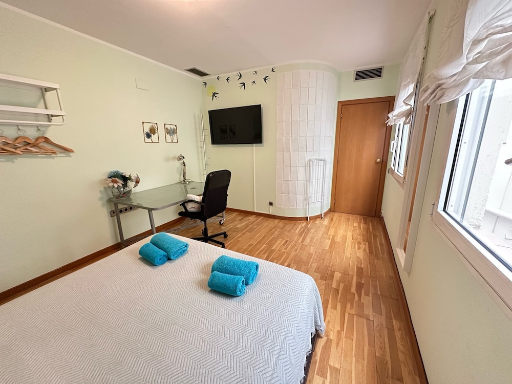 Classic Double Room, Shared Bathroom photo 2