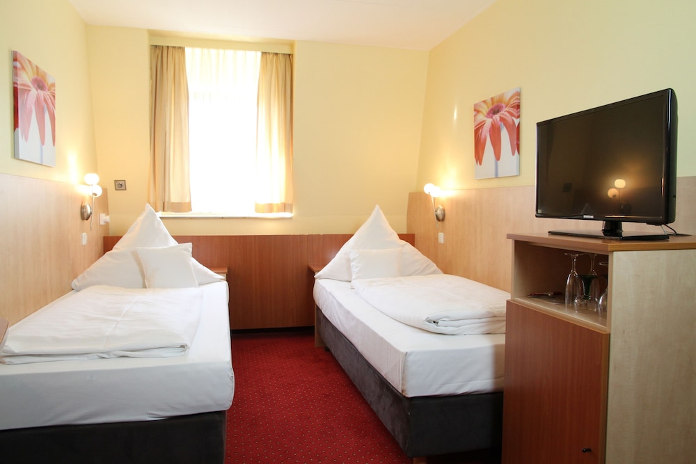 Twin Room - Photo 1