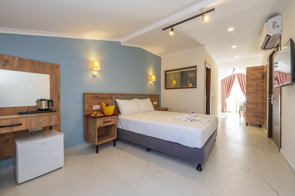 Honeymoon Room photo 2