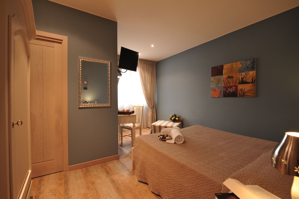 Double Room - Photo 2