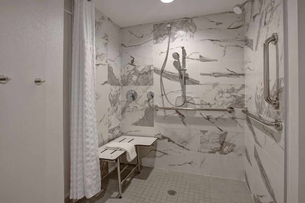 Suite, 2 Double Beds, Accessible (Mobility & Hearing, Roll-in Shower) - Photo 3