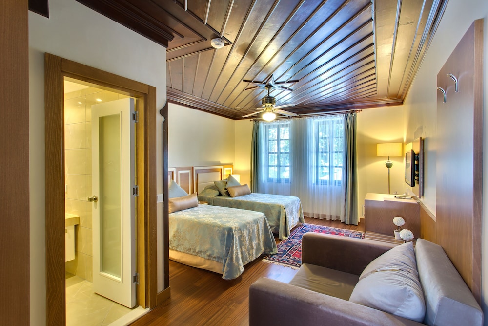 Standard Double or Twin Room - Photo 5