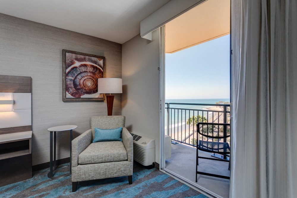 Standard Room, 1 Queen Bed, Accessible Bathtub (Communications) - Photo 6