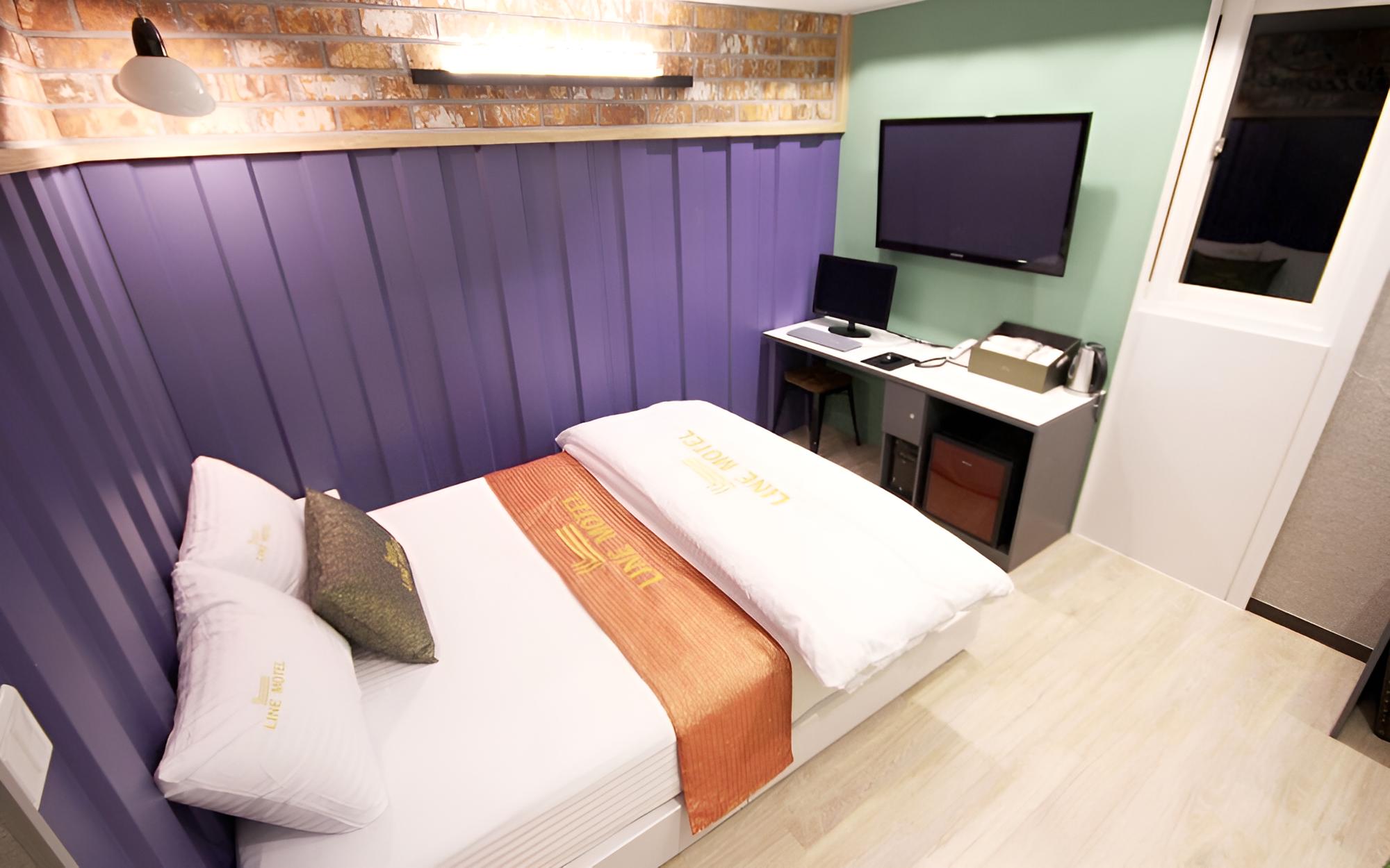 Room (*EVENT* overnight stay (*Netflix & Wa) - Photo 3
