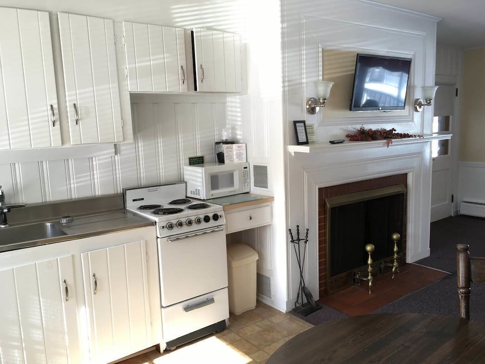 Comfort Suite, 1 King Bed, Lake View photo 3