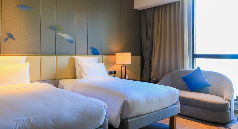 Deluxe Room, 2 Twin Beds, Lake View photo 2