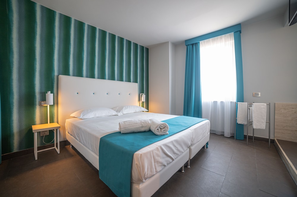 Junior Suite (Top Floor) photo 1