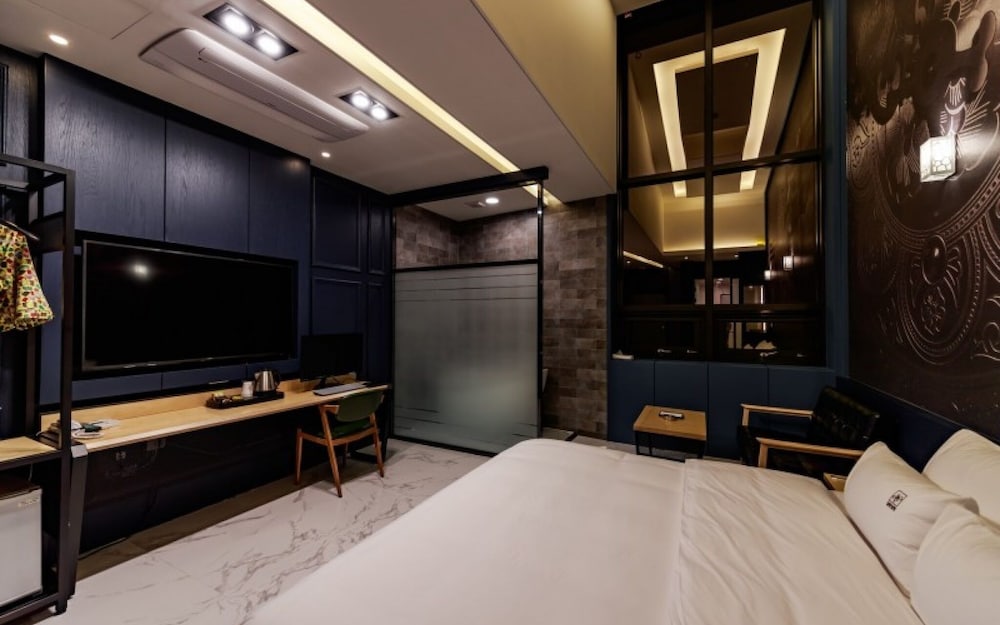 Room (BATH 205)