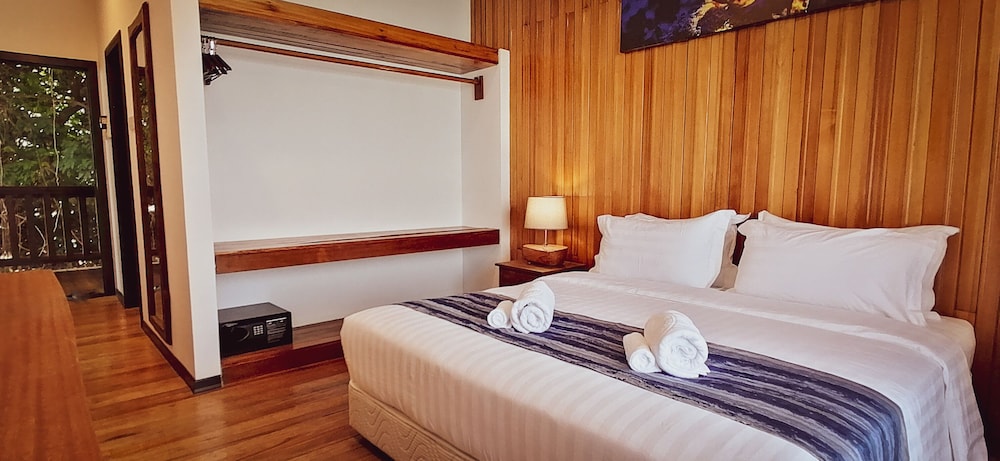 Deluxe Double or Twin Room, Balcony, Sea View photo 2
