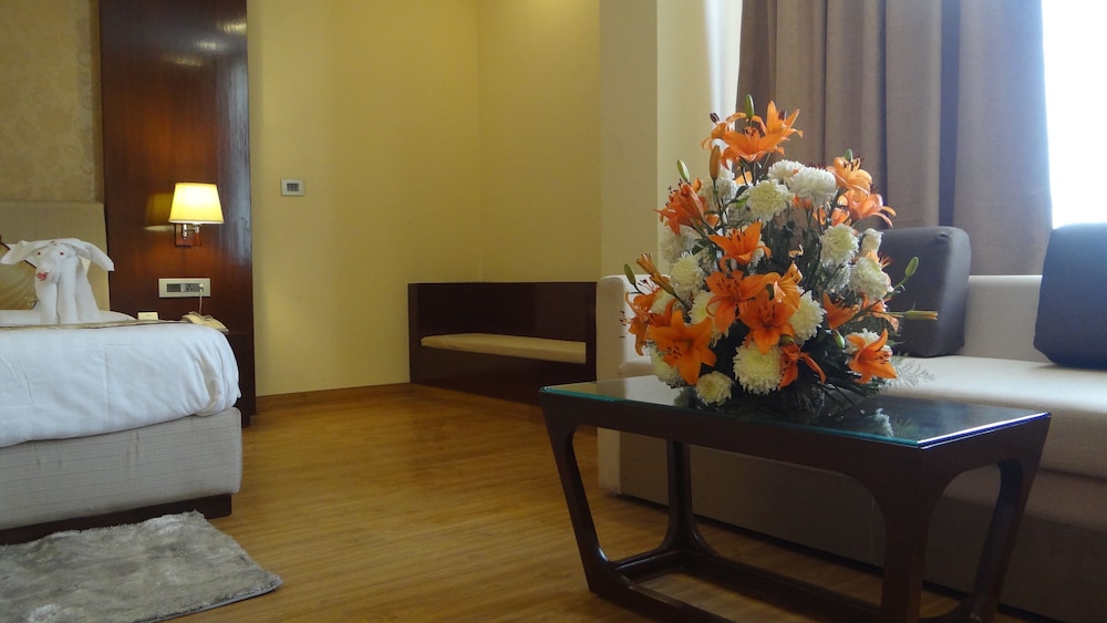 Premier Double Room, 1 Queen Bed, Non Smoking, City View photo 3