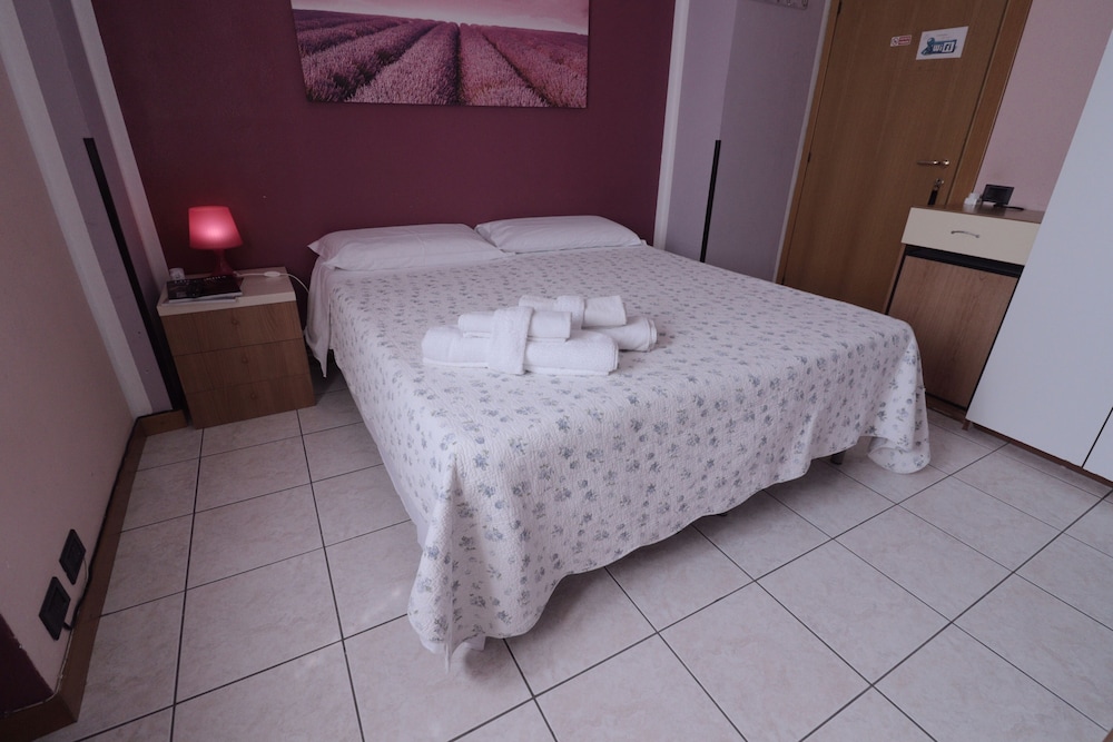 Basic Double Room photo 2