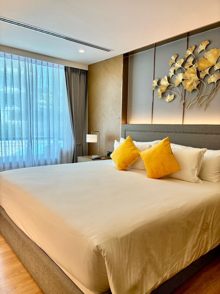 Premier Suite - Photo 7