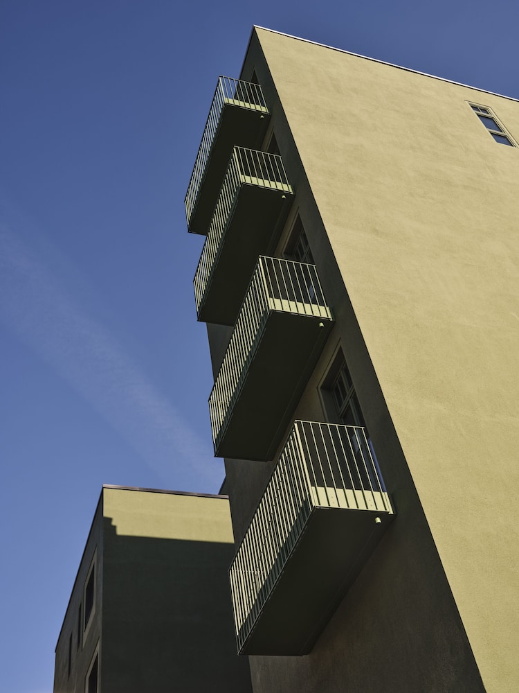 sly courtyard photo 2