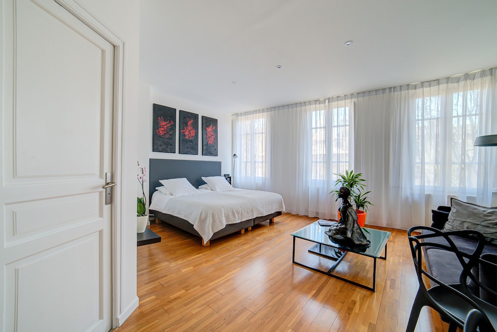 Luxury Double or Twin Room, Private Bathroom, City View photo 1