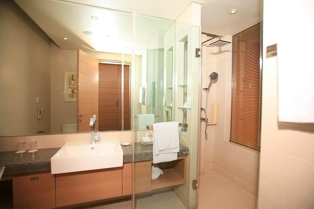 Club Room (Holiday Inn) - Photo 6