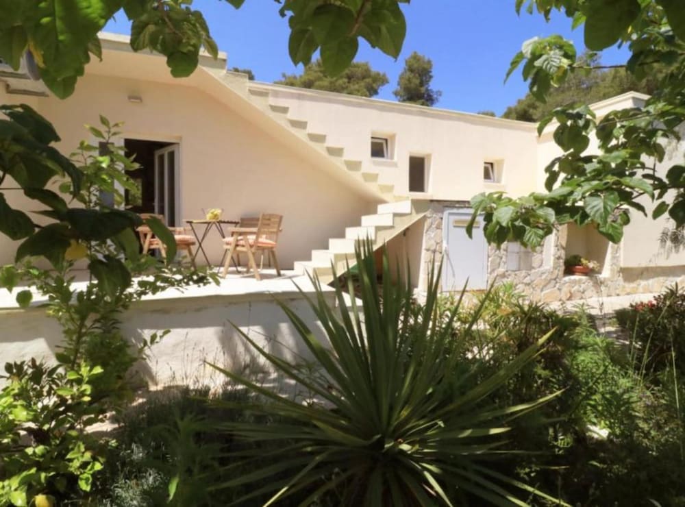 House (Four Bedroom Holiday Home with Pool)