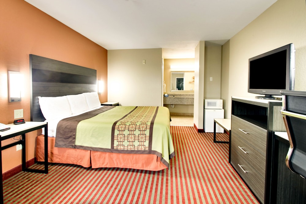 Standard Room, 1 King Bed, Non Smoking - Photo 1