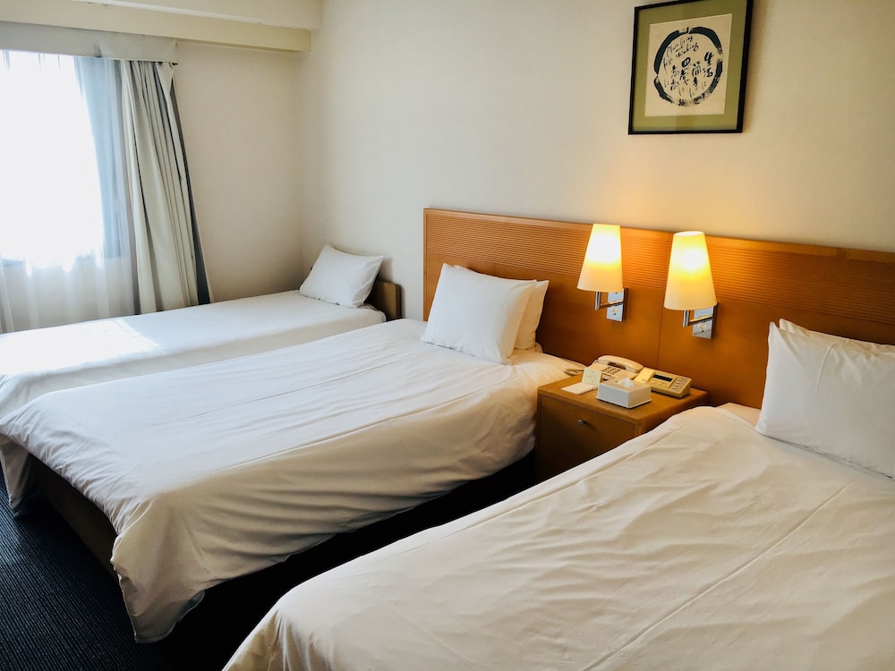 Standard Twin Room (with 1 Extra bed), Non Smoking photo 1