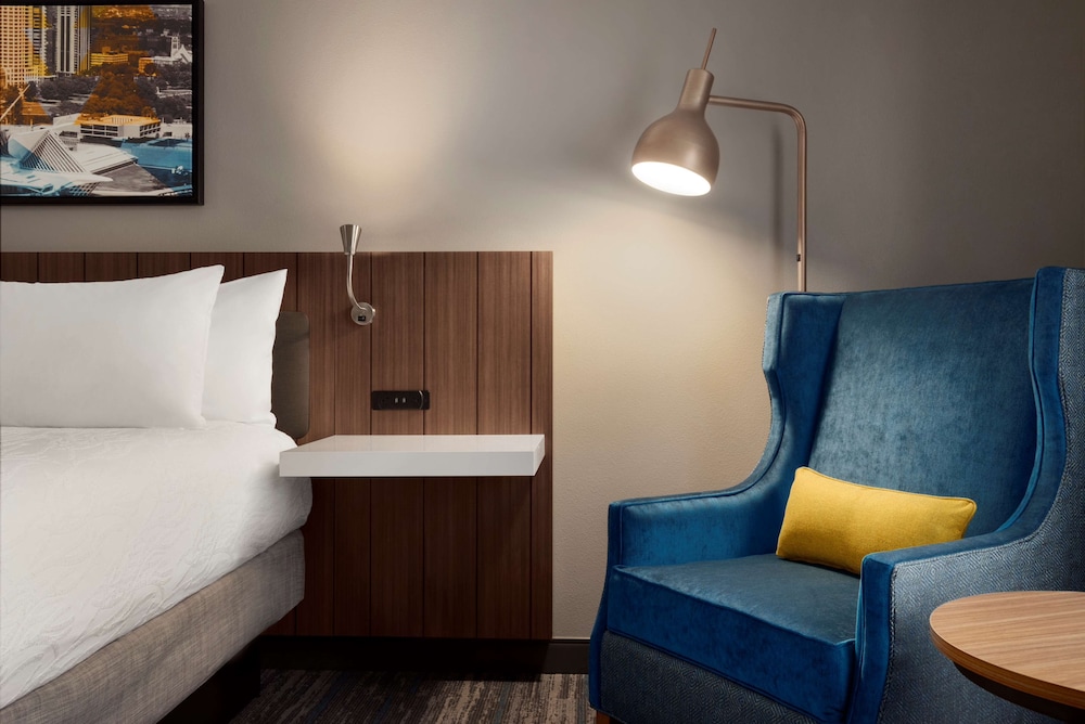 Room, 1 King Bed, Accessible, Bathtub (Mobility & Hearing) - Photo 1