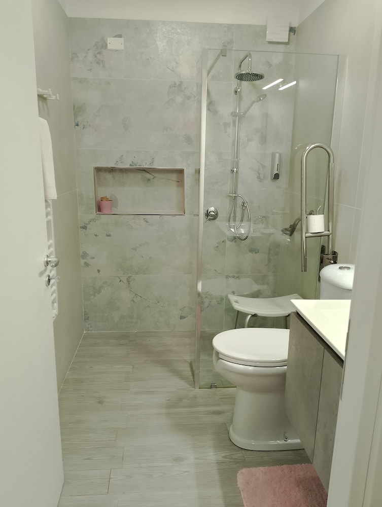 Deluxe Room - Photo 7