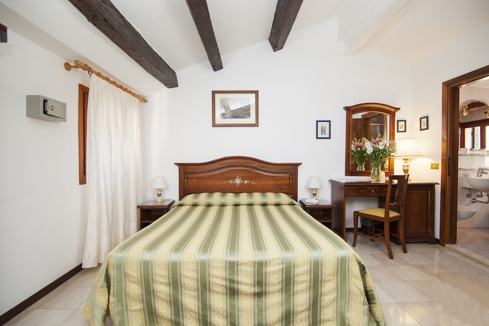 Superior Double or Twin Room photo 2