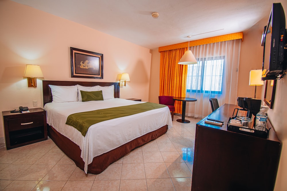 Standard Room, 1 King Bed - Photo 1