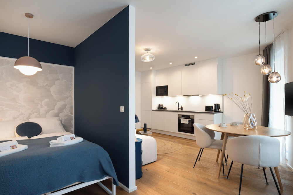 Basic Apartment (Luxury Blue Chic Apartment)