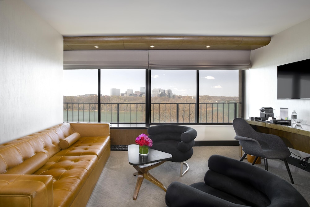Suite, 1 Bedroom, River View - Photo 1