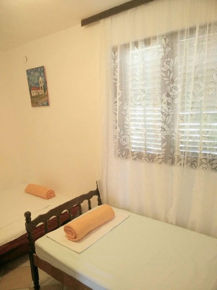 Apartment (Vjeko - 200 M From Sea - 2 - B1(2+2))