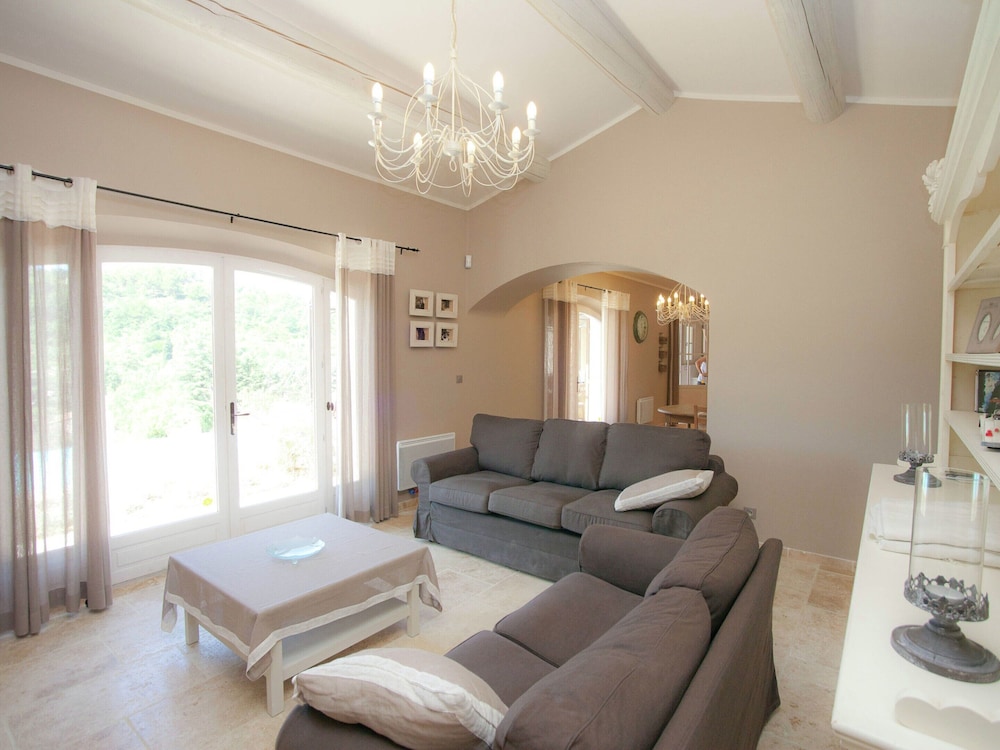Villa photo 1