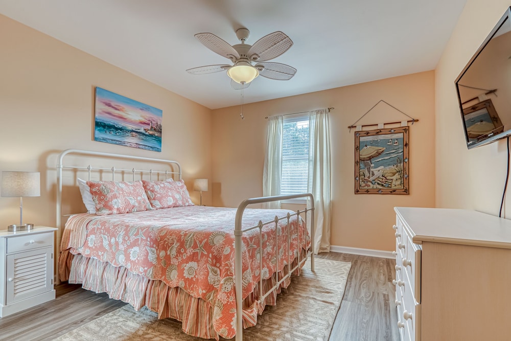 Condo, 2 Bedrooms