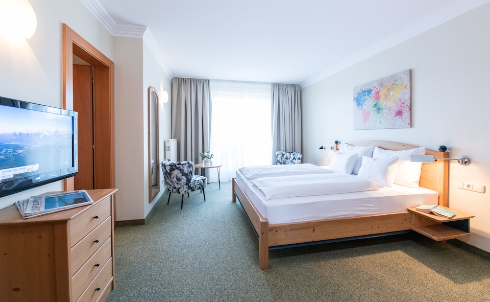 Comfort Double Room, 1 Queen Bed, Balcony, Lakeside photo 2