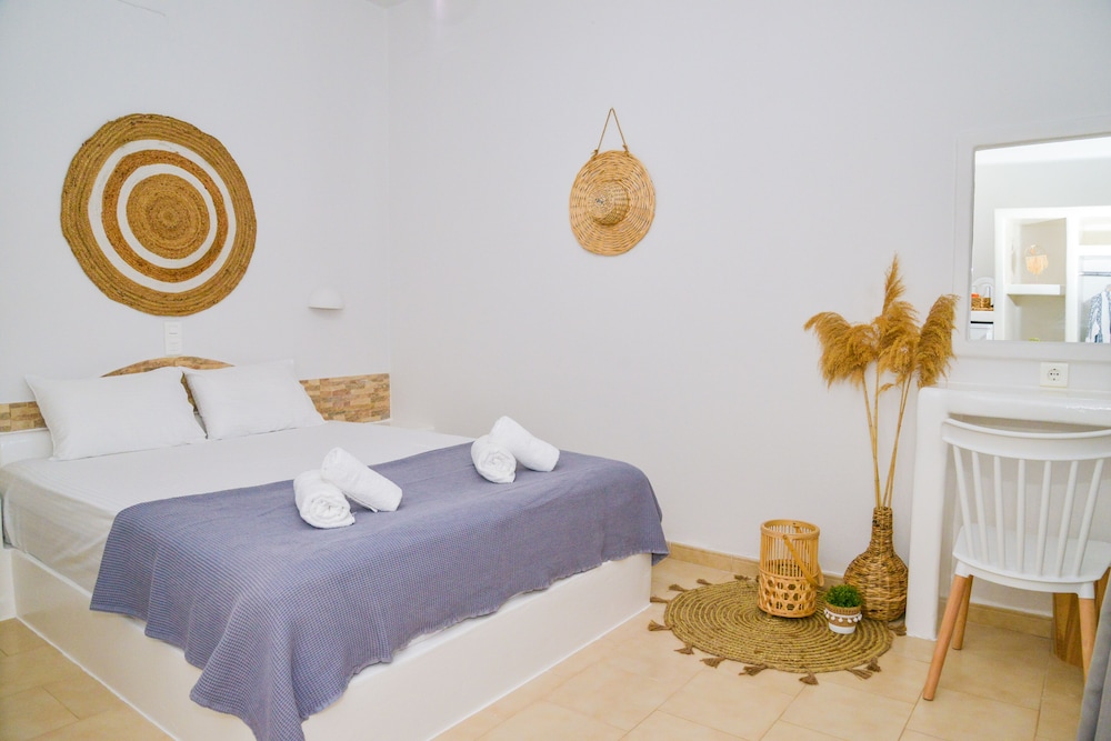 Deluxe Double Room, Sea View, Sea Facing (Mini Pool)