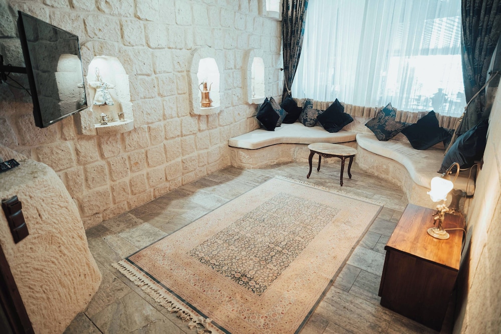 Deluxe Stone Suite with Stone - Photo 25