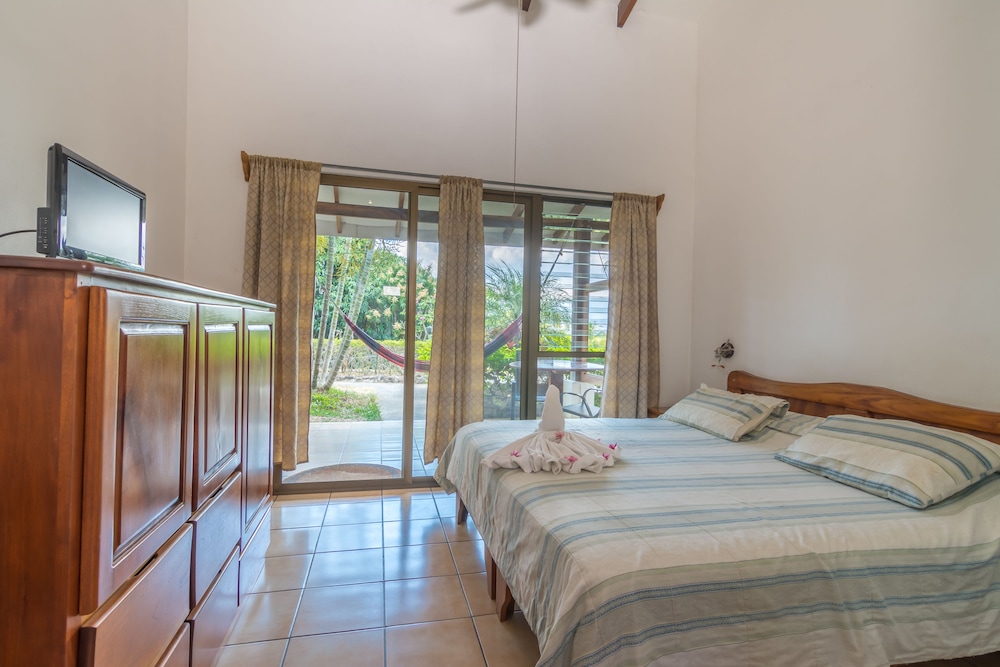 Quarto Standard, 1 cama king size, Acesso à Piscina, Área de Jardim
