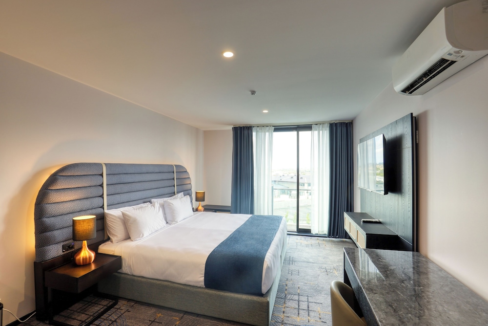 Deluxe Studio Suite