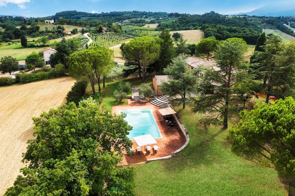 Villa photo 2