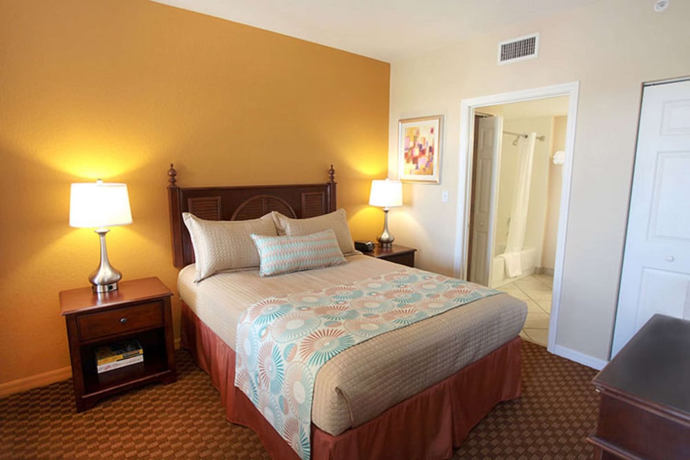 Queen One Bedroom Suite - Photo 1