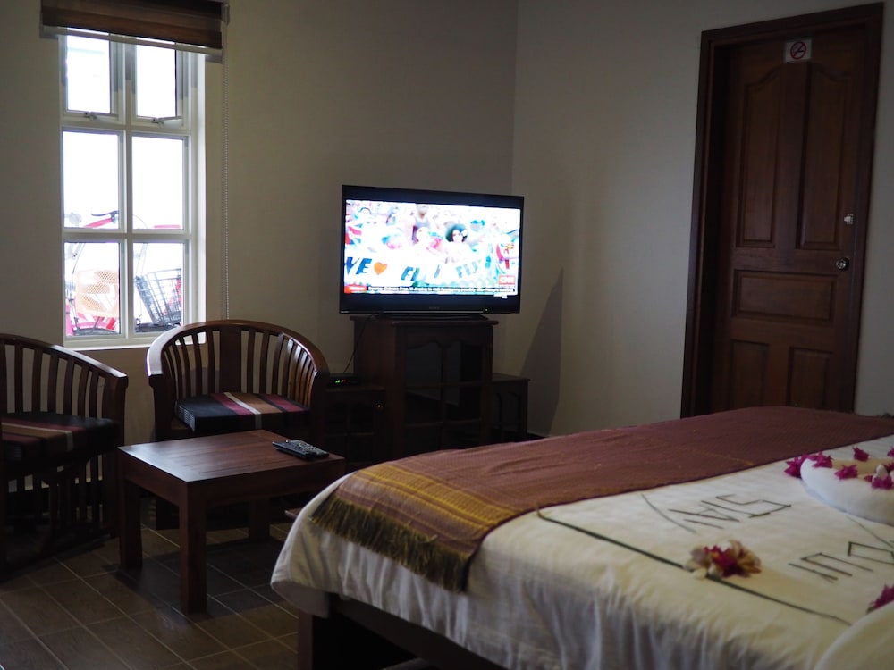 Premium Suite, 1 King Bed photo 3