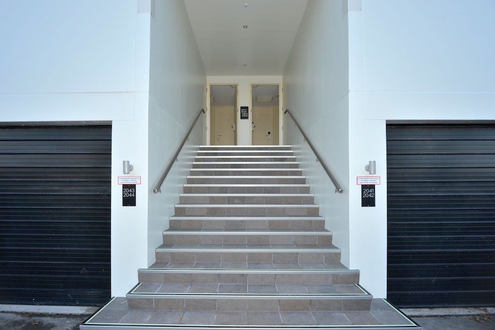 Lakefront Suite - Photo 7