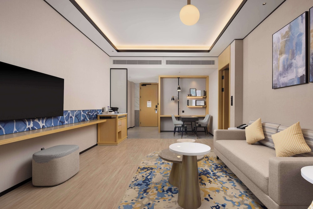 Deluxe Suite, 1 King Bed photo 2