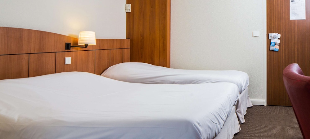 Standard Room, Multiple Beds - Photo 6