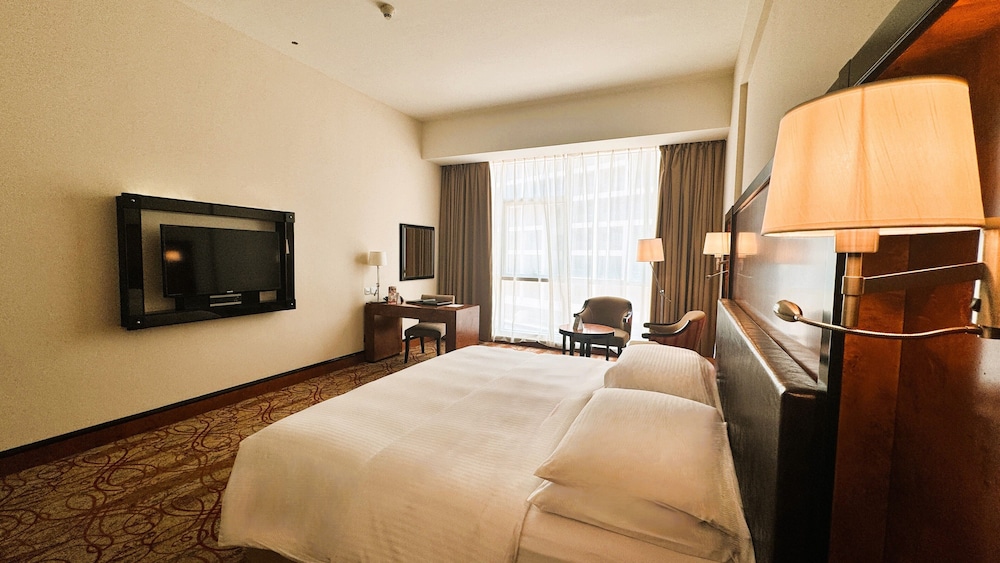 Superior Room, 1 King Bed complimentary shuttle to DXB Airport Terminal 1 & 3 photo 2
