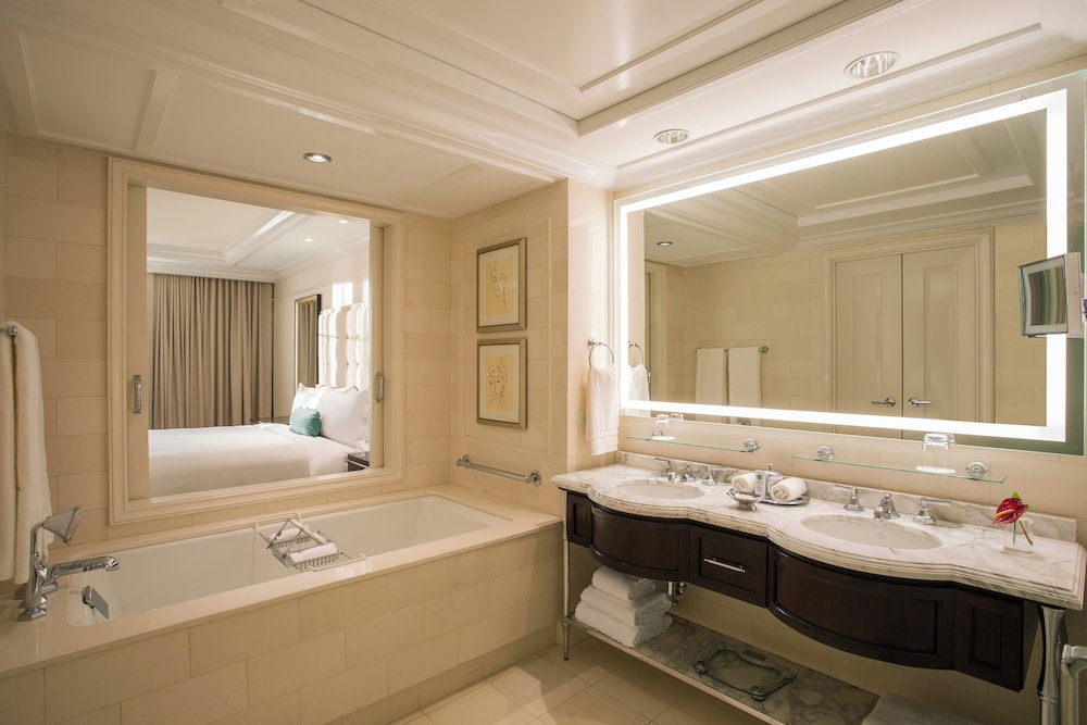 Superior Room, 1 King Bed - Photo 3