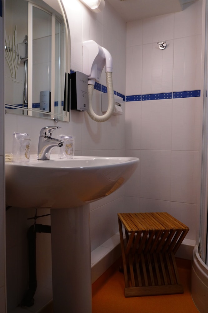 Double Room with Shower, Harbour View - Photo 12
