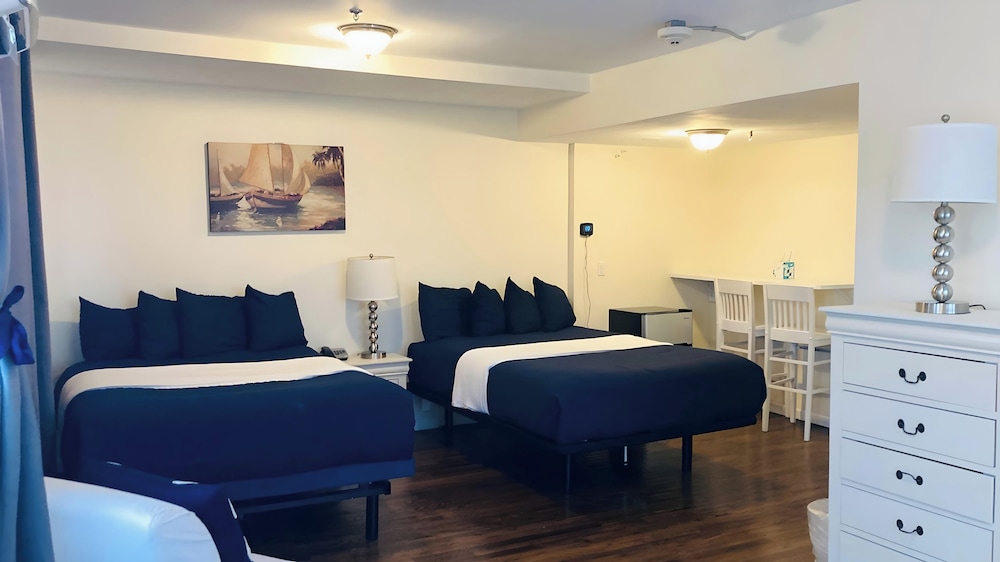 Double Queen Suite photo 2