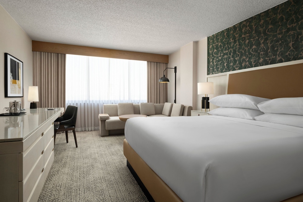 Premier Room, 1 King Bed - Photo 1