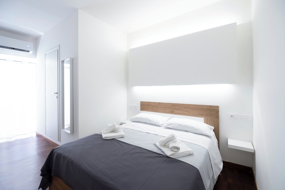 Deluxe Room, Balcony, City View