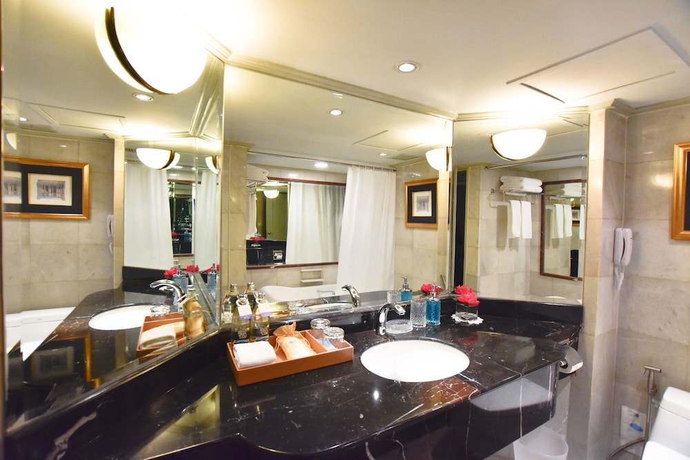 The King Suite (2 Bedroom) photo 3