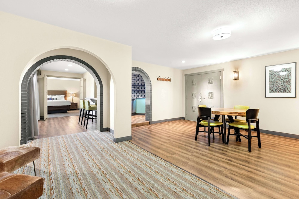 Suite, 1 King Bed, Non Smoking, Balcony (with Sofabed) - Photo 1